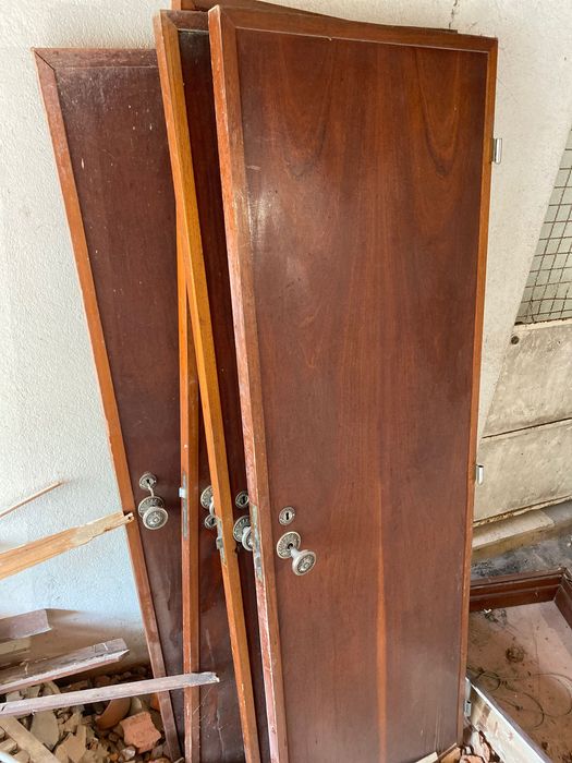 Vendo portas de madeiras