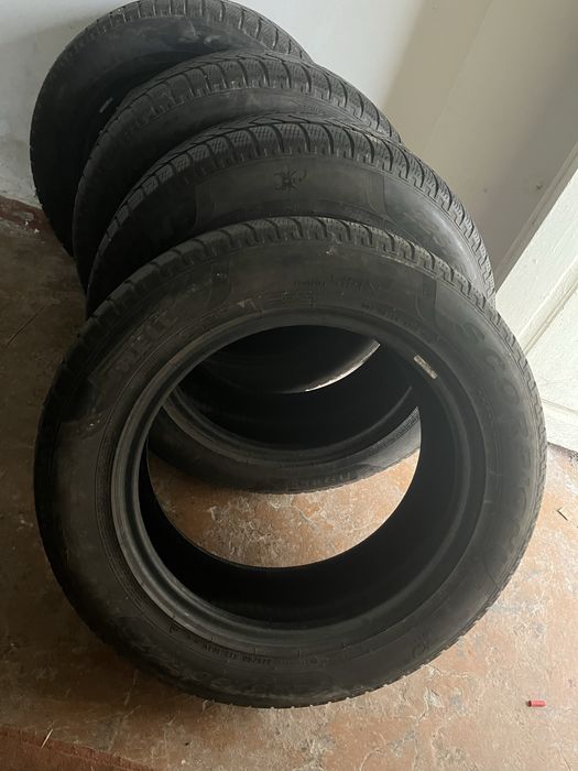 Гарна гума, 225/60/17. Піреллі