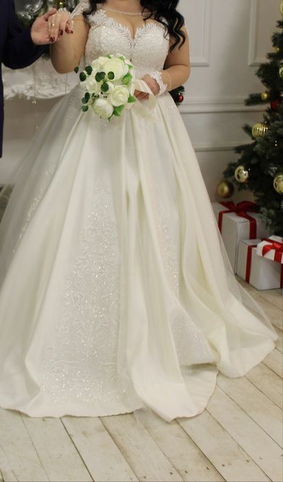 Продам весільну сукню в ідеальному стані