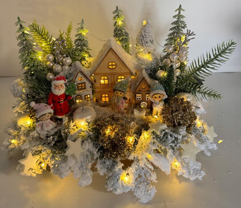 Stroik świąteczny zimowa wioska z domkami LED Mikołaj dzieci