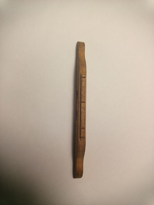 дерев'яна підставка для струнних балалайка домра