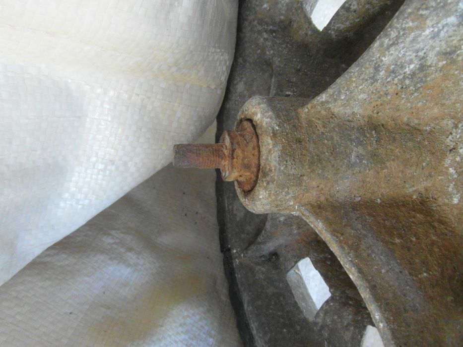 Roda antiga carro mão