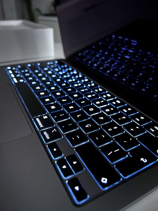 MacBook Air 13" M3 (8GB/256GB) c/ Garantia 2027 e Fatura - IMACULADO!