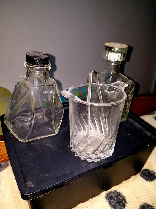 Garrafas vidro  e  balde vidro  para gelo e mais copos