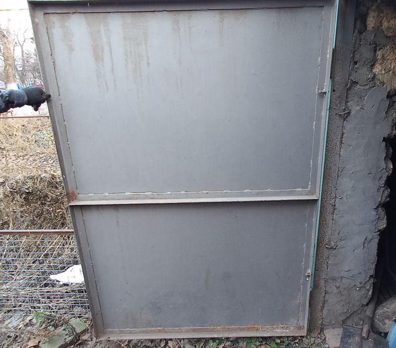 Металеві гаражні ворота