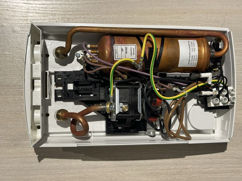 Водонагрівач (бойлер) електричний проточний Stiebel Eltron DHC 8
