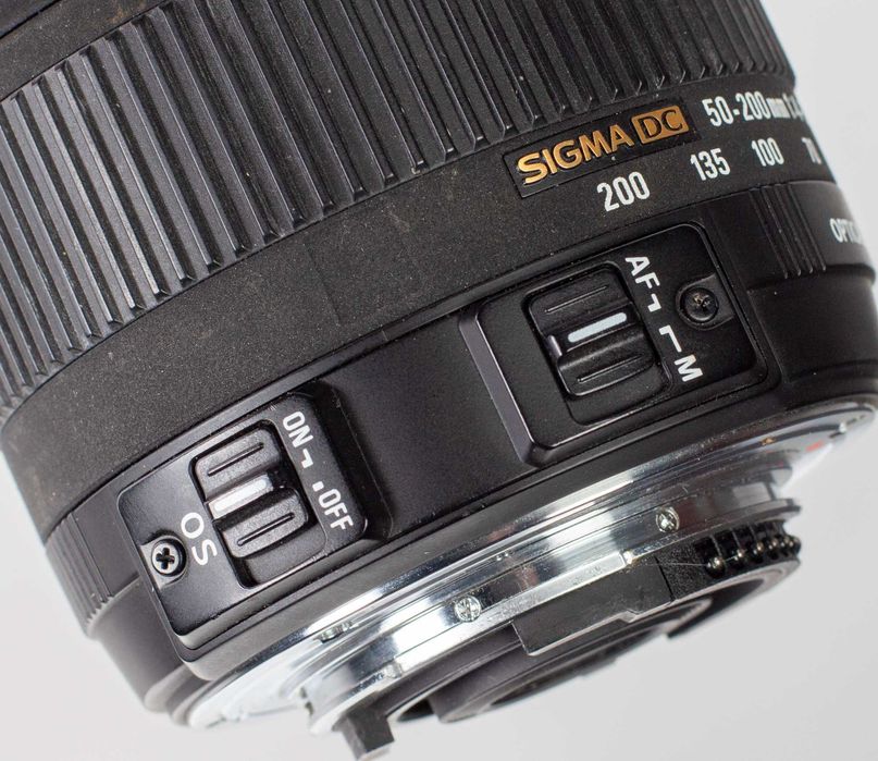 Objetiva Sigma 55-200mm AF com establizador para Nikon digital
