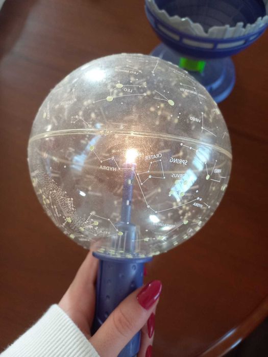 Brinquedo de planetário - projetor de estrelas e constelações
