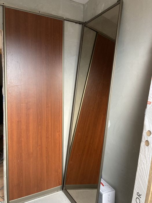 Drzwi przesuwne z lustrem