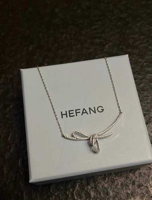 Naszyjnik HEFANG – Diamentowa kokarda