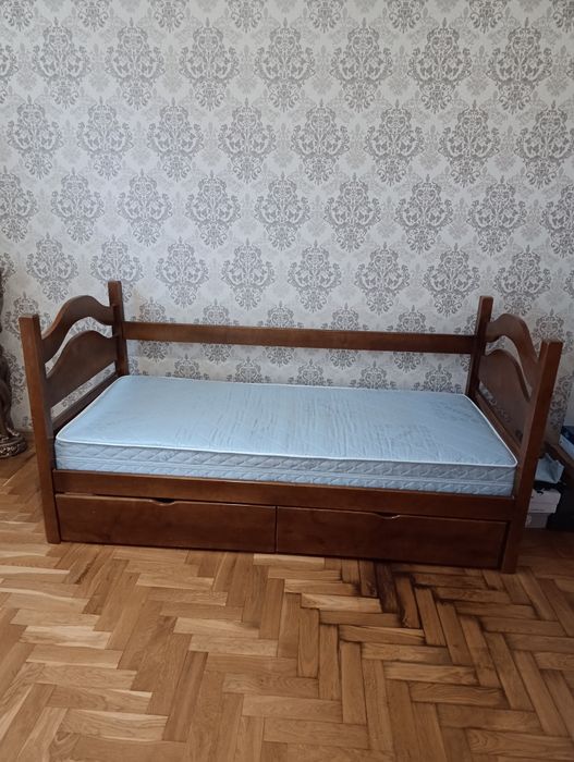 Комфортне ліжко 190х80 із шухлядами та матрацом