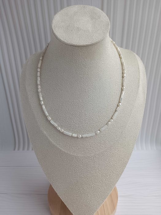 Biały naszyjnik z masy perłowej