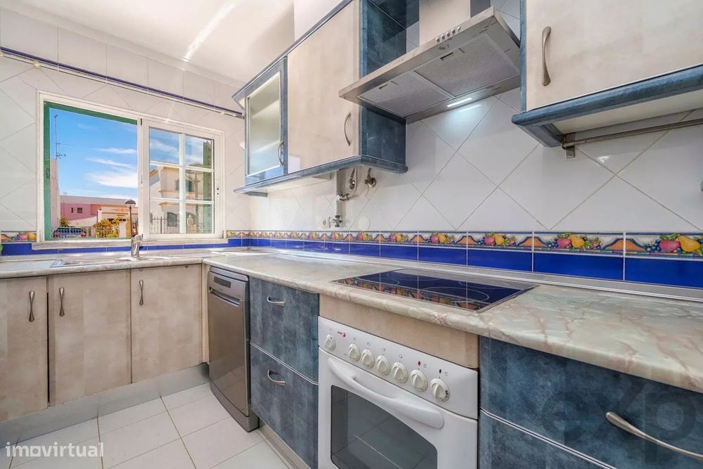Moradia T2+1 com quintal e terraços com vista mar em Olhão, junto à Ri