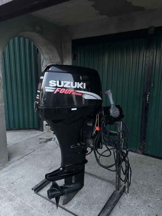 Лодочний мотор Suzuki 40