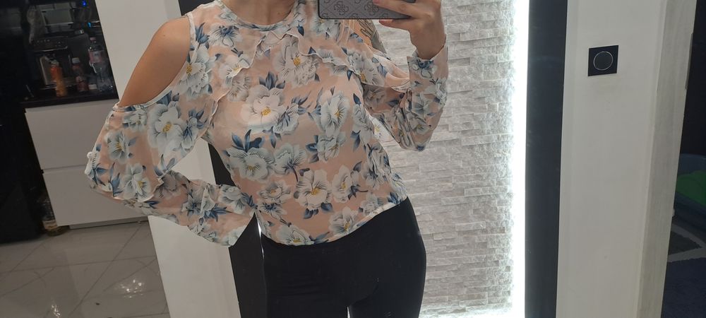 Bluzka w kwiaty rozmiar S boohoo