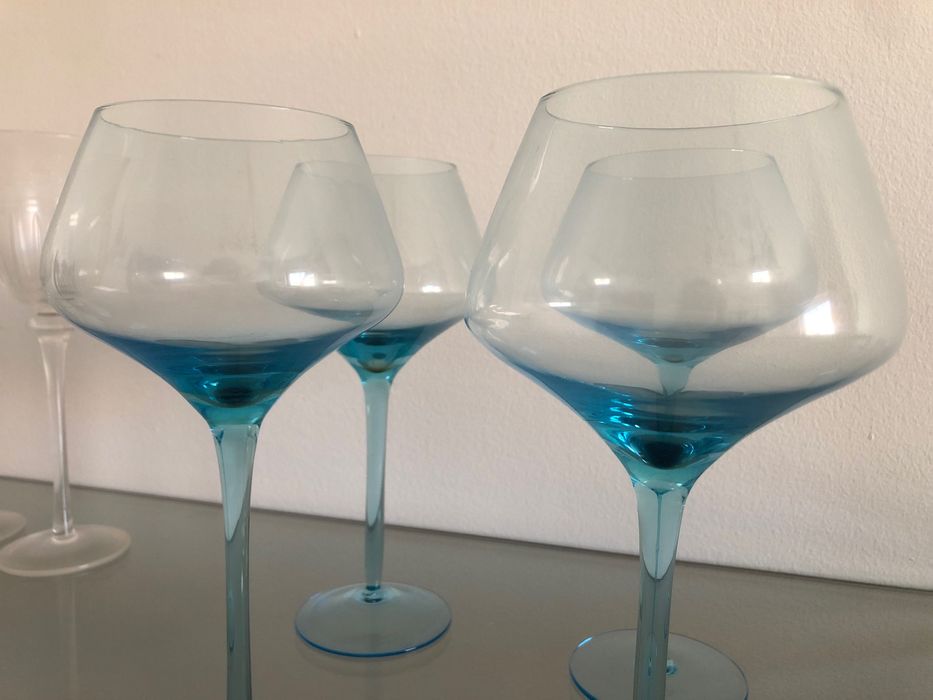 Copos azuis de vidro