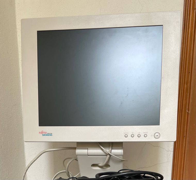 Fujitsu Siemens Monitor, Keyboard, and Mouse64285997450753120