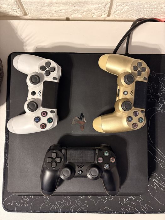 Ps4 pro + 7 gier + 3 pady