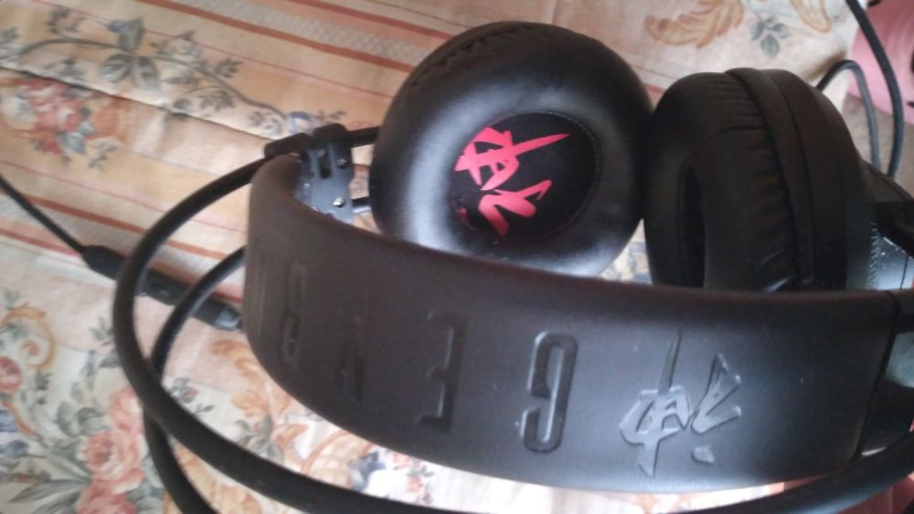 Fones Genbu usados em bom.estado