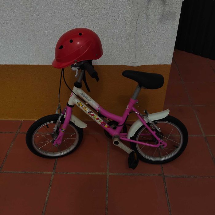 Bicicleta pequena de menina
