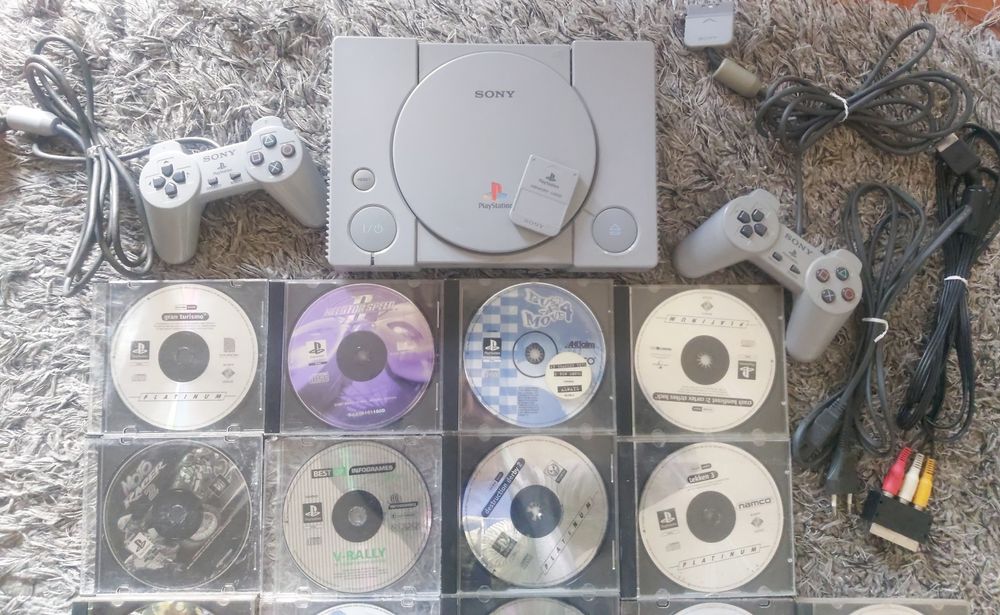 Ps1 fat com vários jogos 2 comandos originais e cartão de memória.