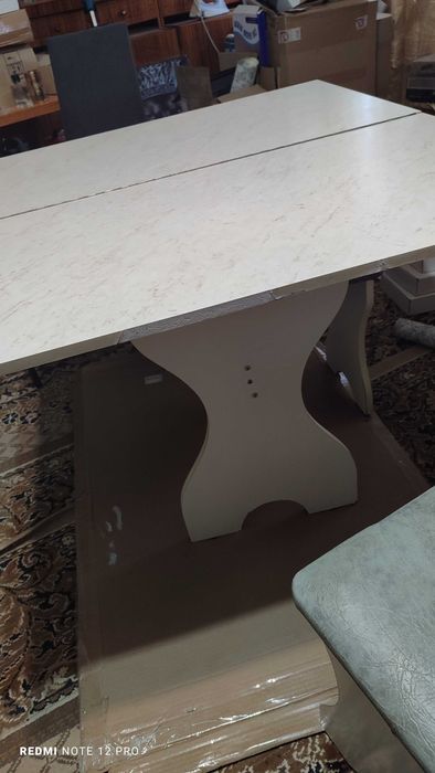 Раскладной кухонный стол с табуретками