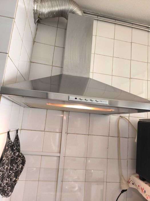 Fogão e exaustor inox