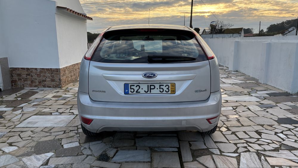 Ford Focus 2010 cinzento