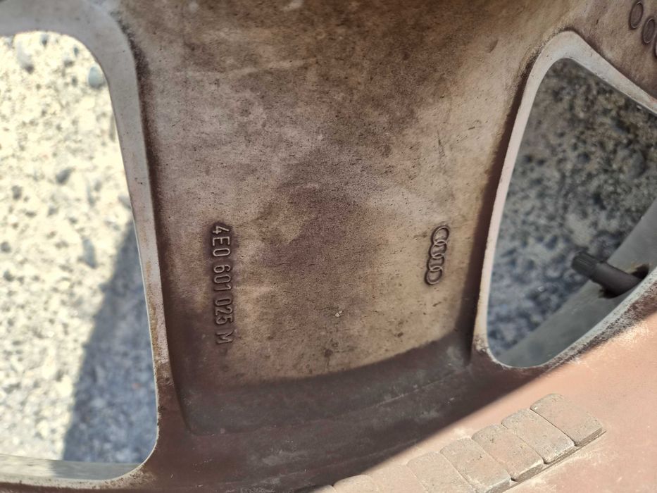 Felgi aluminiowe koła opony zimowe Audi A8 D3 18" 5X112 kpl