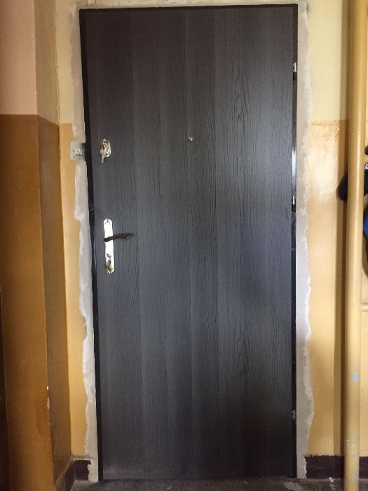 Wejściowe drzwi zewnętrzne z montażem do mieszkania AKUSTYCZNE bloki