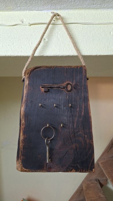 Chaveiro antigo madeira