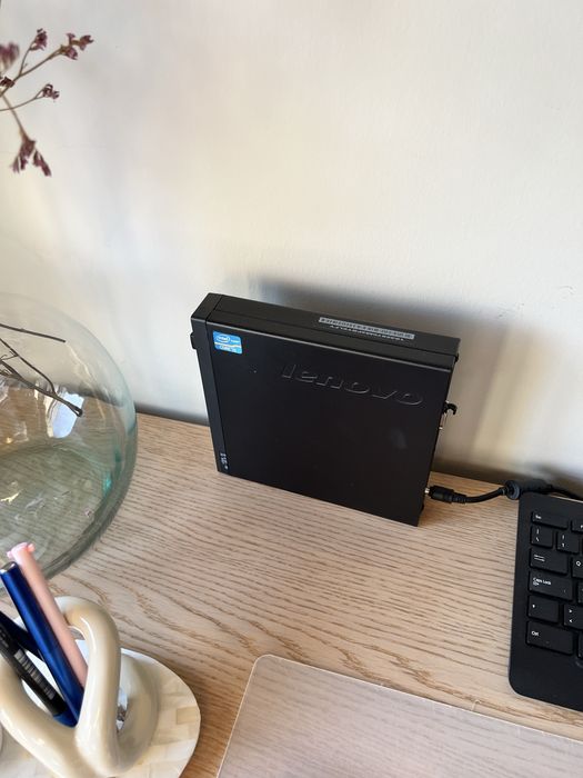 Lenovo ThinkCentre M72e Tiny