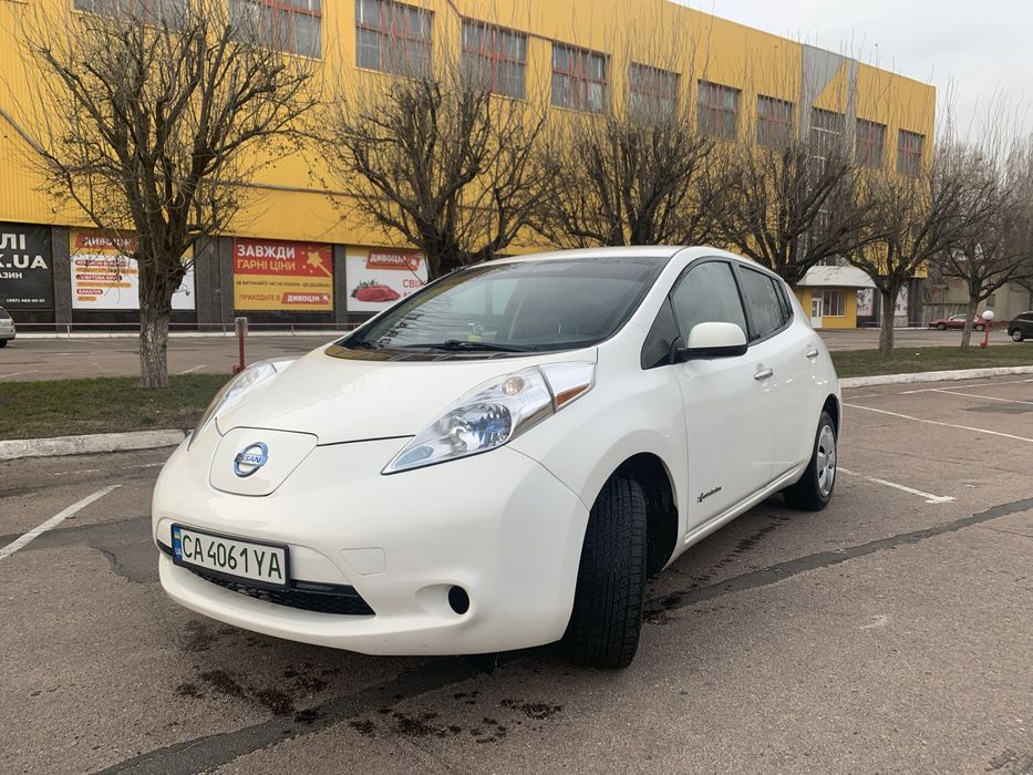Nissan leaf 2013p 24kw нова батарея запас ходу 190км