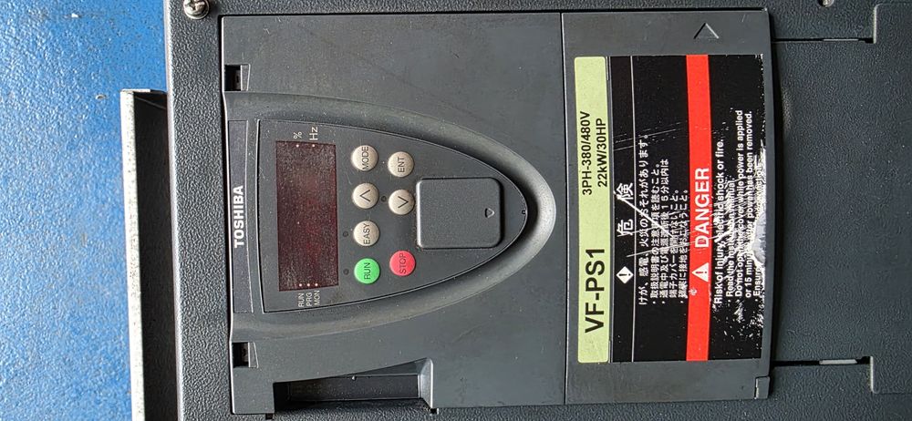 Toshiba vfps1-4220pl-wp 22kW falownik inwerter