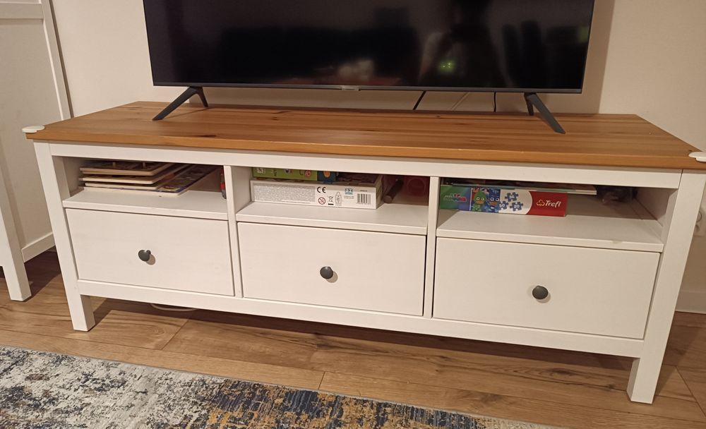 Zestaw mebli IKEA HEMNES ( witryna, półka , szafka RTV)