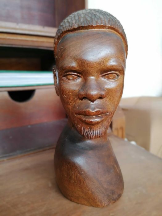Escultura Africana em Madeira – Escultor José Kenguele (anos 60)