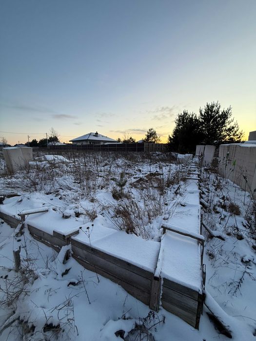 Продаж земельної ділянки з фундаментом під будинок