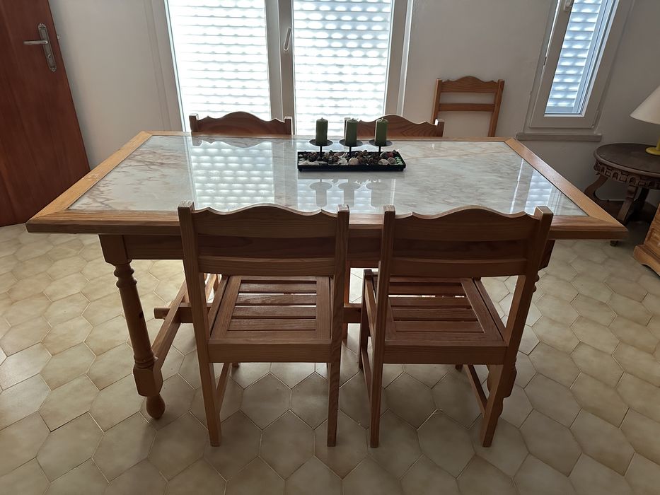 Mesa de jantar em pinho e mármore
