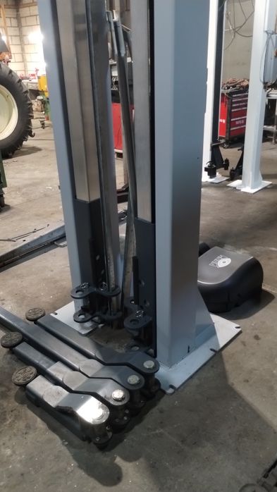 Podnośnik dwukolumnowy MAHA ECON3 3t kolumnowy warsztatowy samochodowy