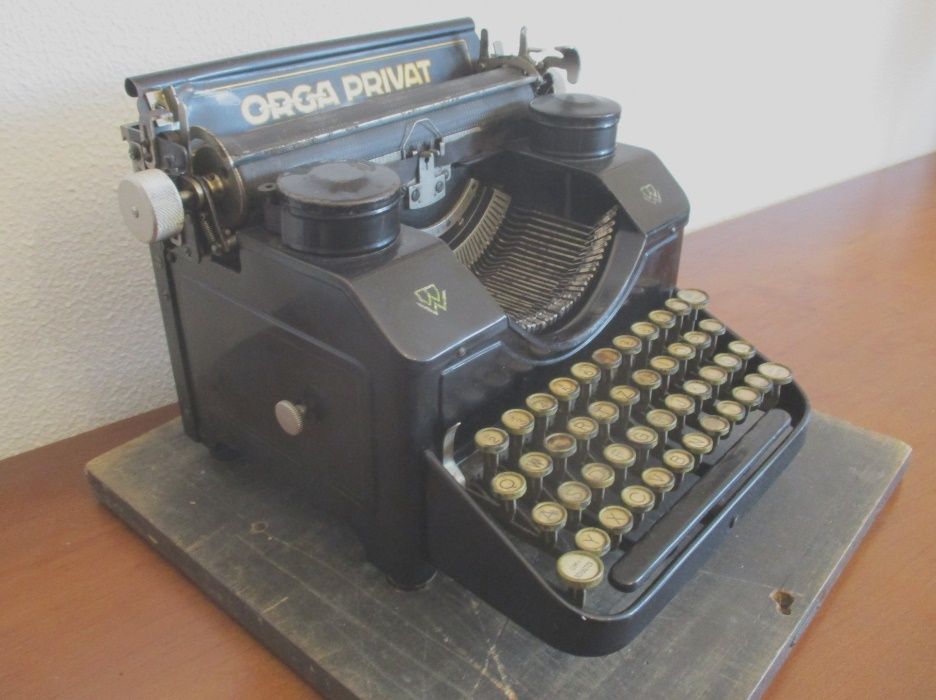 Maquina de escrever 1921 com caixa – Funciona