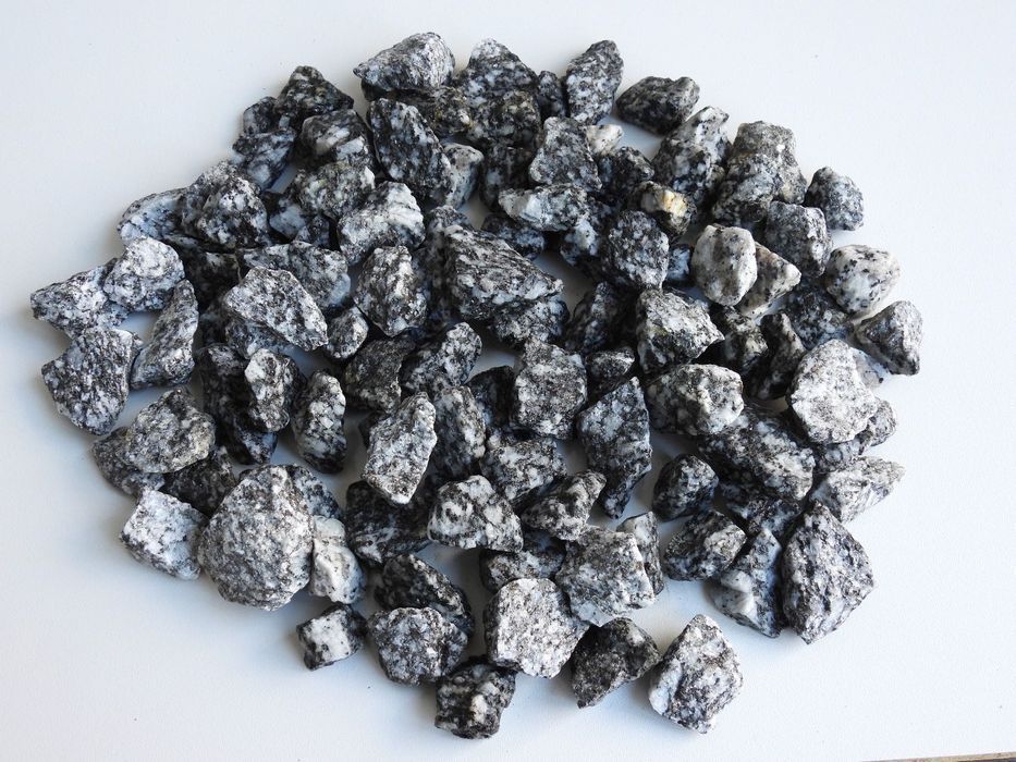 Grys czarny "dalmatyńczyk", frakcja 8-16 i 16-22, grys czarno-biały