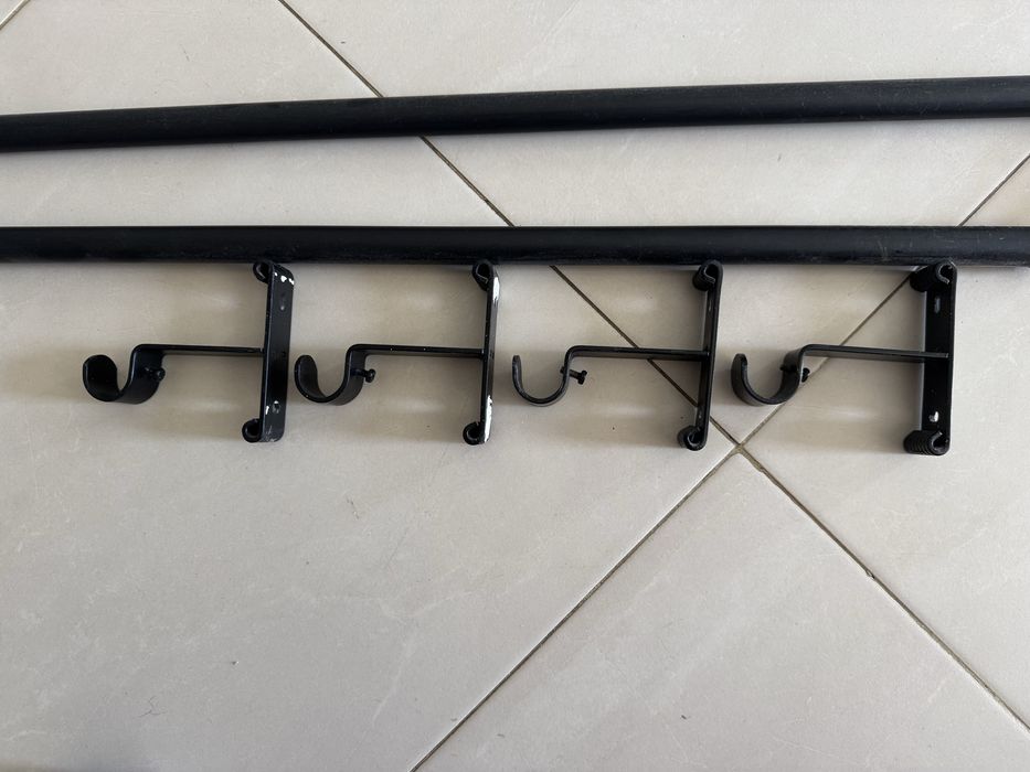 Varoes para cortinados, em ferro preto