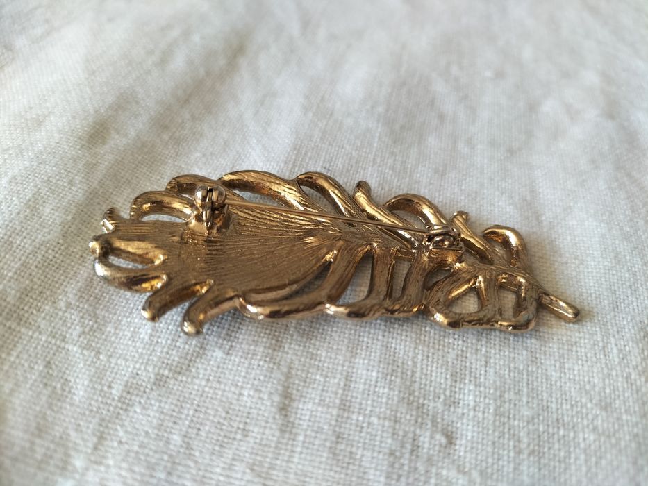 Sztuczna biżuteria, broszka