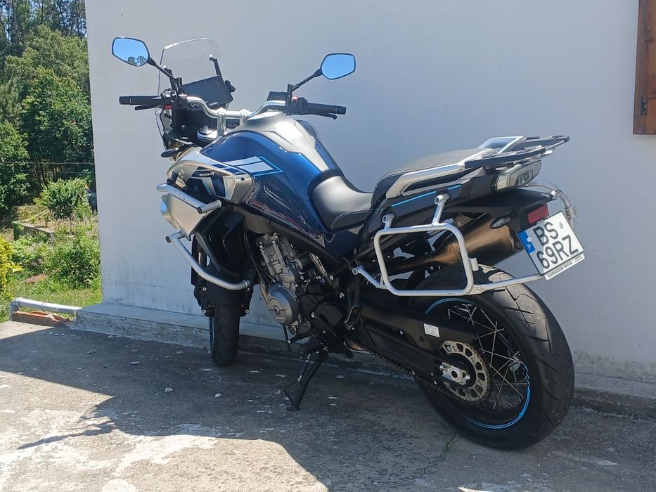 Vendo  800 MT sport cfmoto moto impecável com um ano de uso com 4000 km  com 2 anos de garantia pela marca revizao de um ano feito dia 31/08
