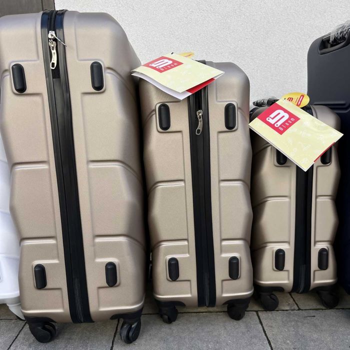 Чемодан дорожный валіза на 4 колес Нова Нові