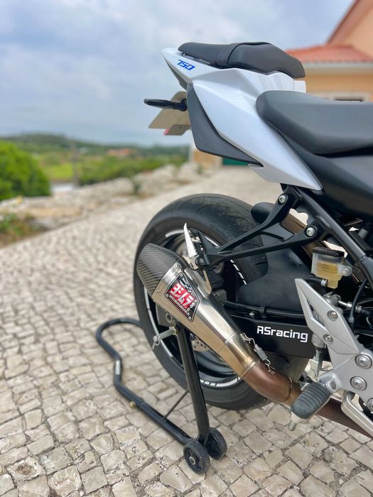 Suzuki GSR 750