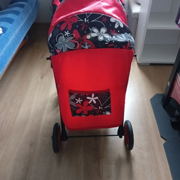 Wózek dla lalek jak prawdziwy