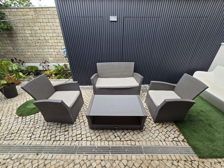 Conjunto de jardim - sofá, 2 cadeirões e mesa