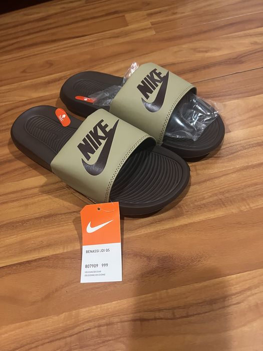 Розпродаж Тапки Nike 42,43,розмір