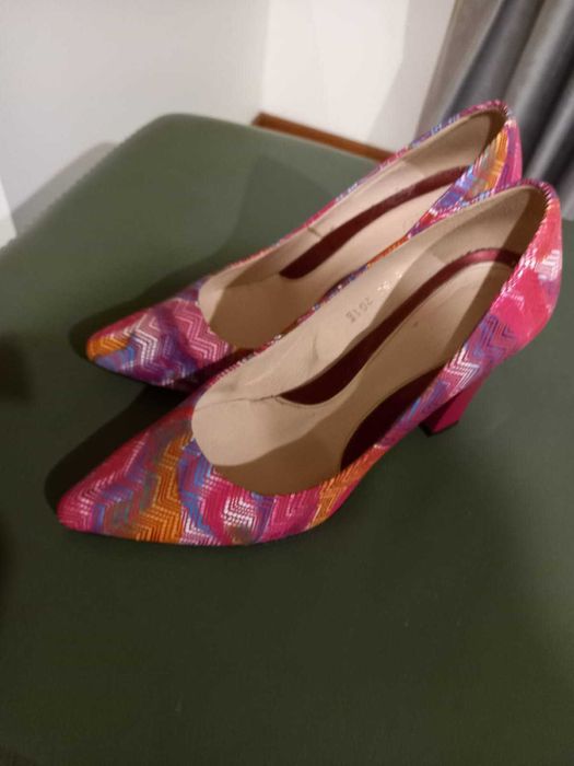Piękne pantofle damskie, rozm. 38